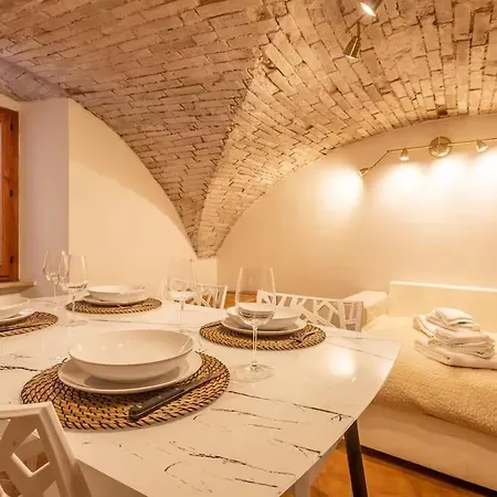 Apartamento Viola - Bohemian 1-bedroom Flat In Artists' Quarter *