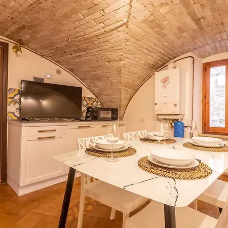 Viola - Bohemian 1-bedroom Flat In Artists' Quarter Perugia
